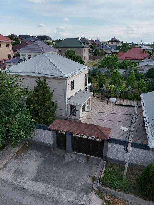 Благоустроенный 2-х этажный дом в микрорайоне "САМАЛ-1".