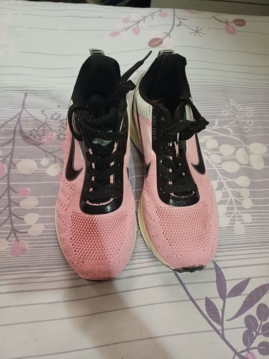 Продаётся женские кроссовки