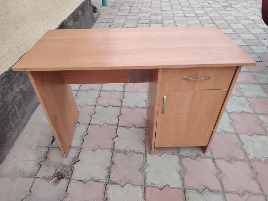Стол для учёбы продам
