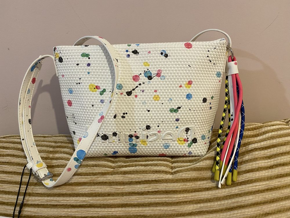 Дамска чанта Desigual,Desigual,цветна чанта,бяла чанта,чанта през рамо