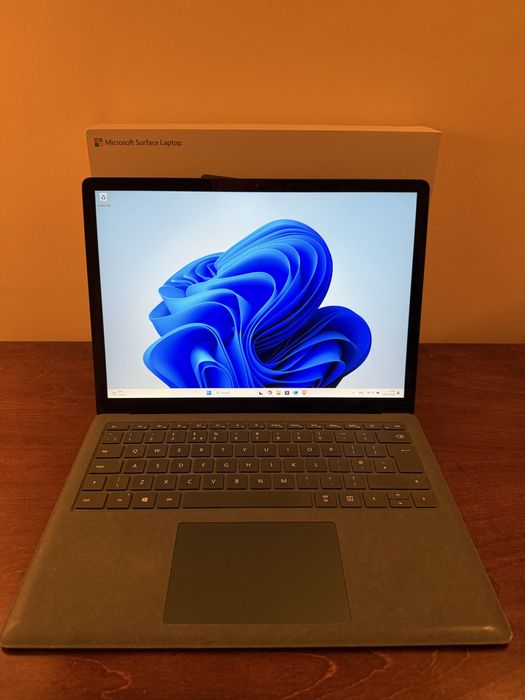Laptop Microsoft Surface 3, 13.5 inch, i5, piele Alcantara, albastru
