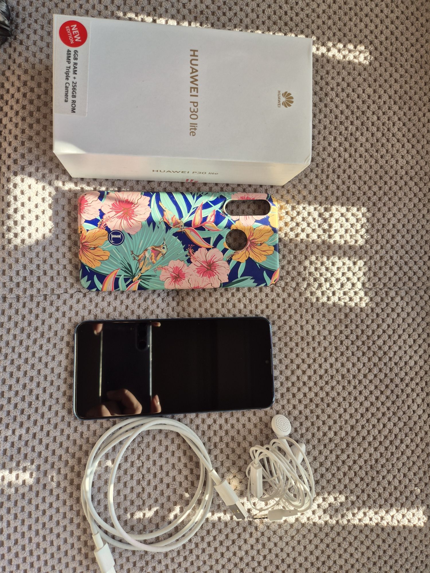 Телефон Huawei P30 Lite