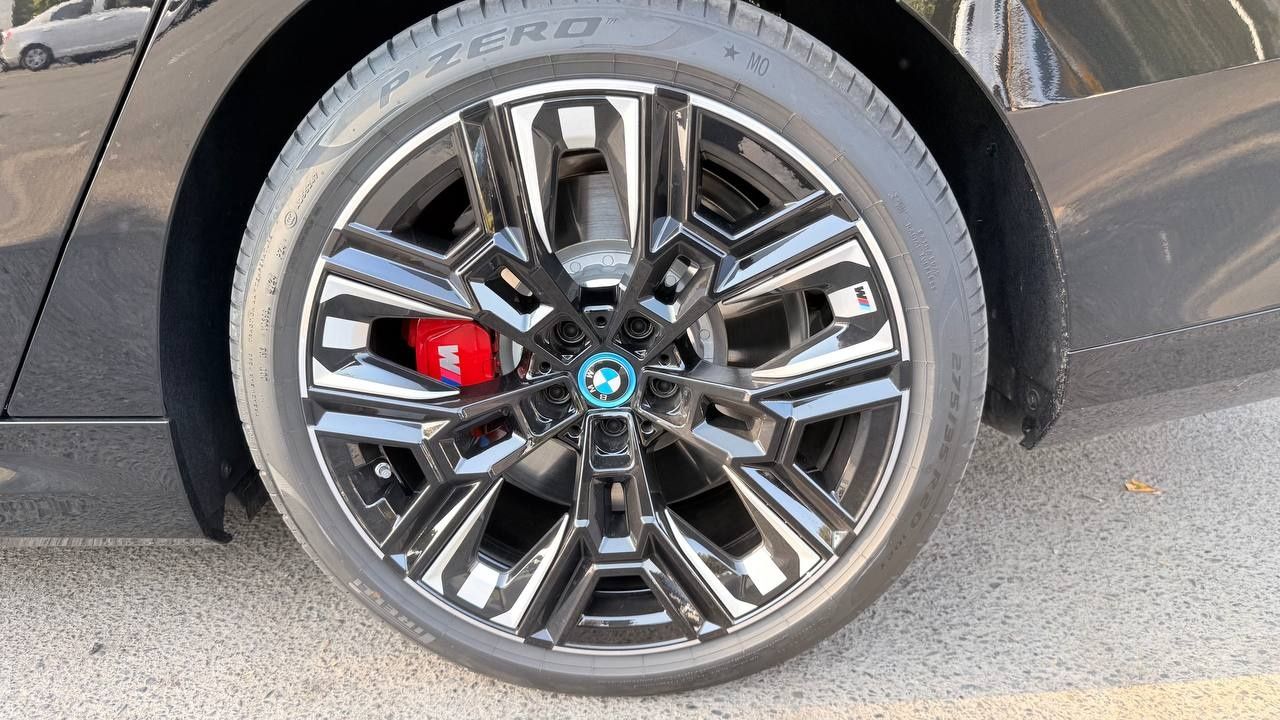 BMW I5 чёрная немец