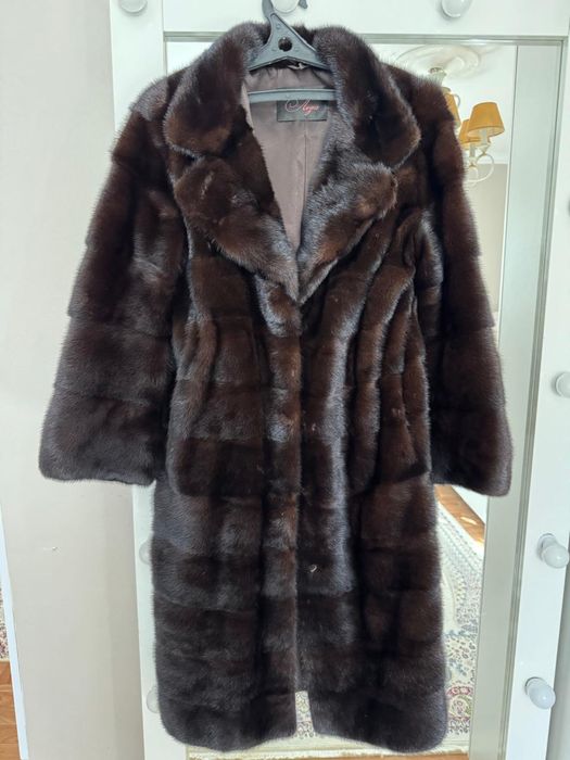 Продам норковую шубу с английским воротником