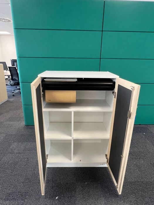 Dulap office cu închidere pe cheie – design modern, stare excelentă