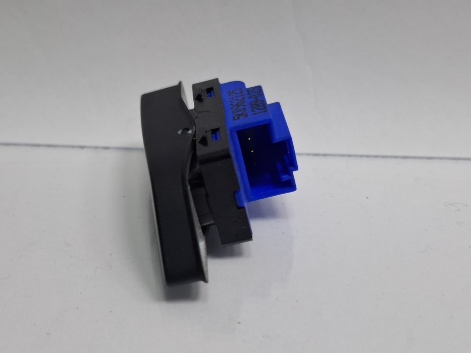 Buton blocare usi VOLKSWAGEN GOLF VI 5K1 2008 - 20132.0 TDI CBDC, CLCA