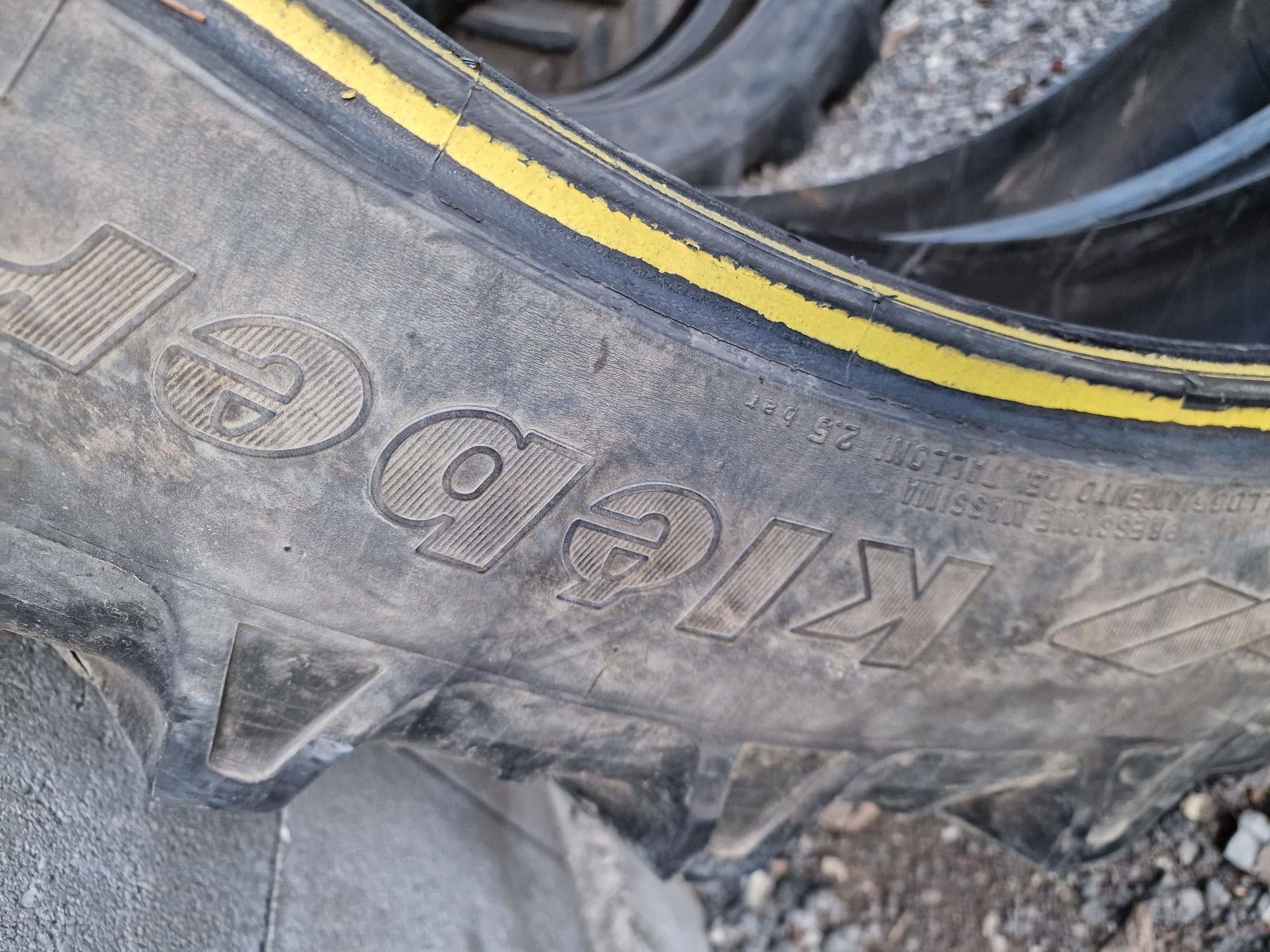 CAUCIUCURI 11.2R44 (270/95R44) marca Kleber