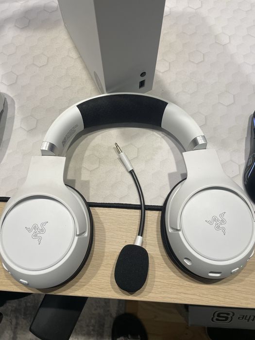 Xbox Series S + Casti 5.1 Surround Razer + Adaptor tastatura si mouse