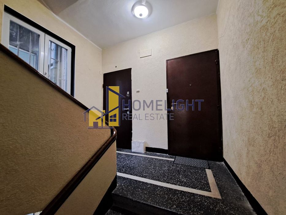 Тристаен апартамент в кв. Център