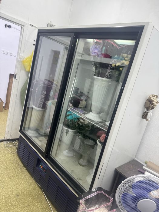Продам ветринный холодильник