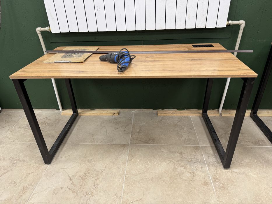 Металически стол