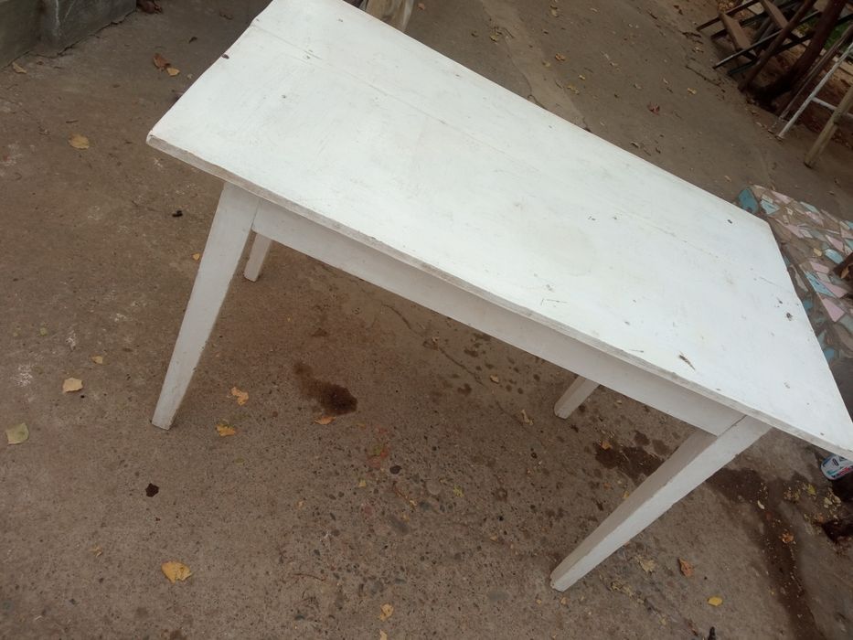 Стол кухонный. .и шкаф