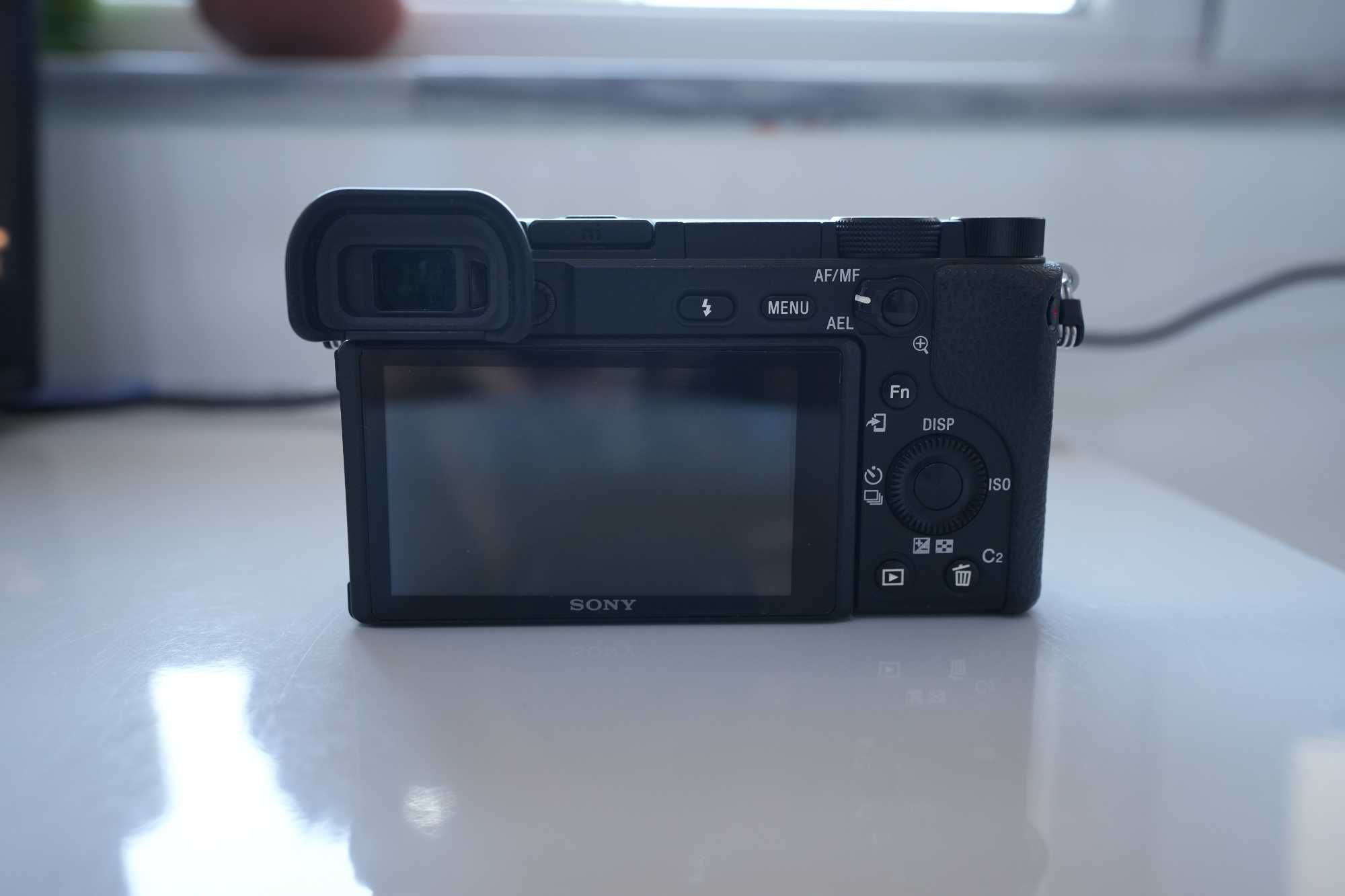 Sony a6400 + 3 обектива + батерии