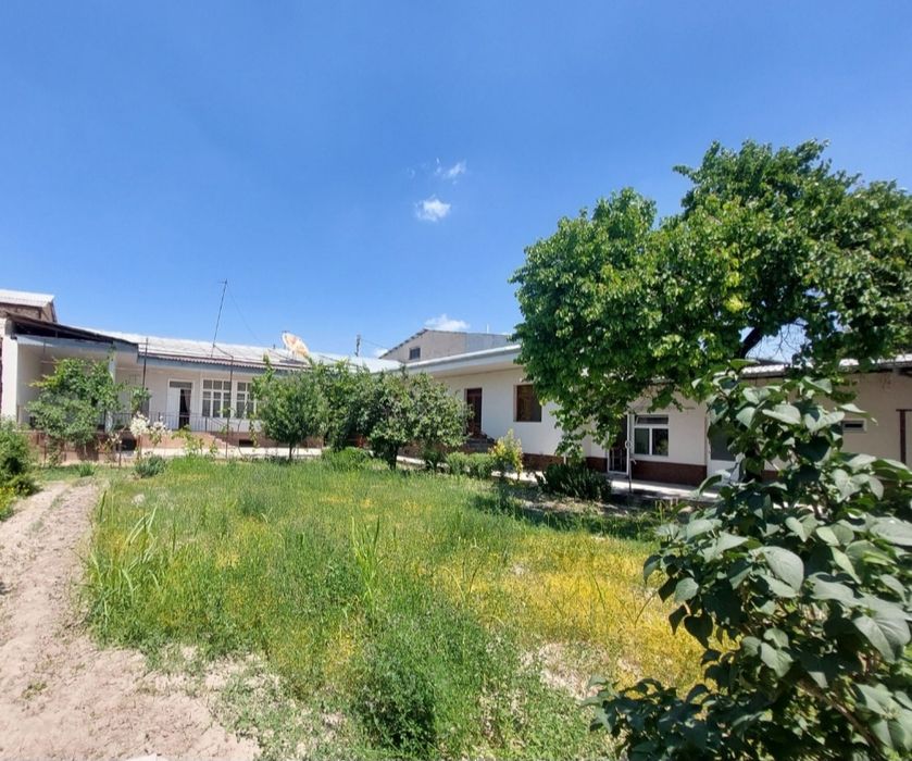 М.Улугбек тумани Мевазор маҳалласида 9 сотих 6 хонали  уй сотилади.