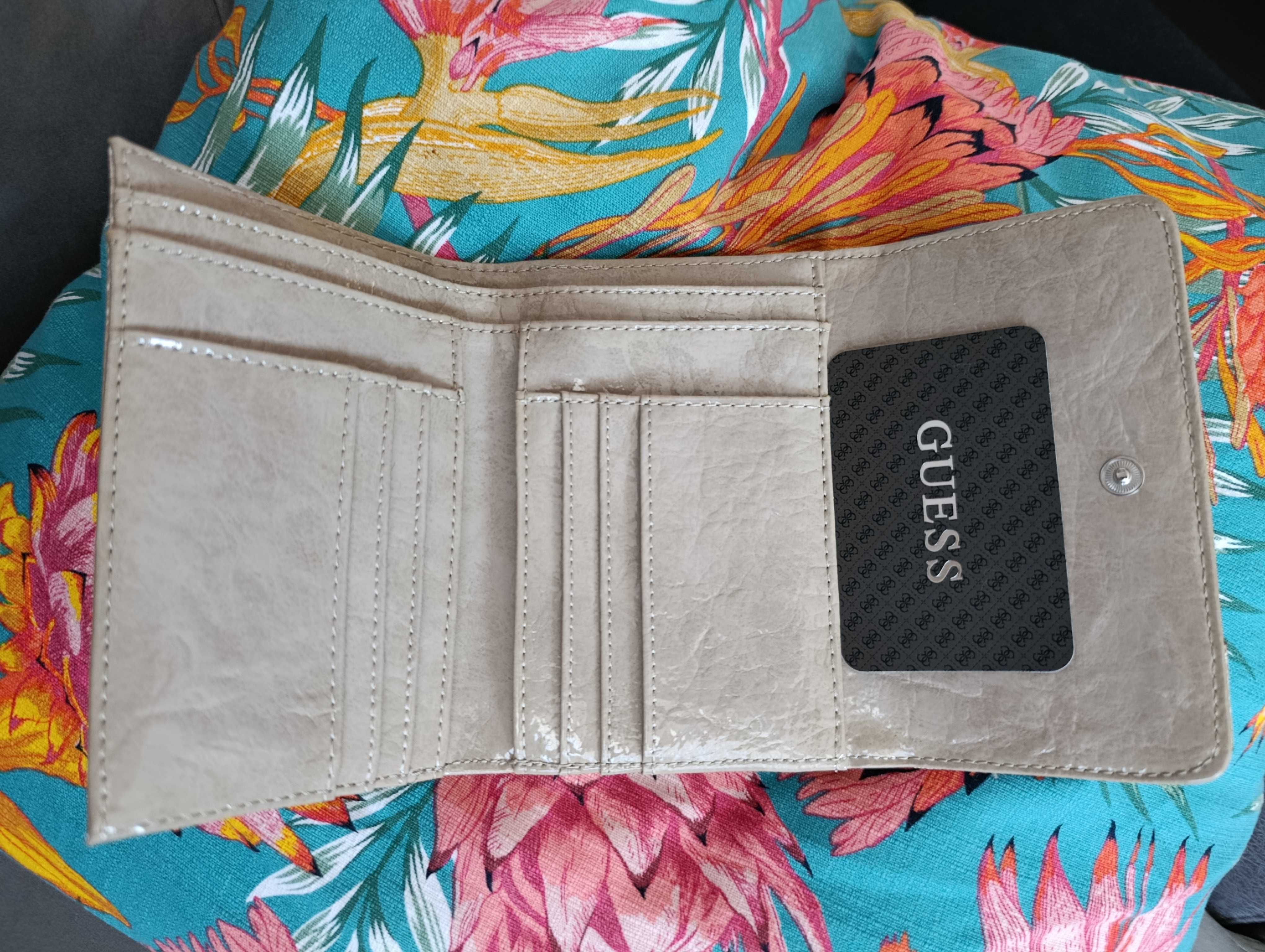 Дамско портмоне GUESS