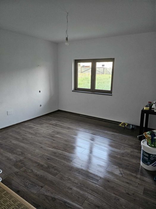 Casa noua de vanzare + 20 ari de teren