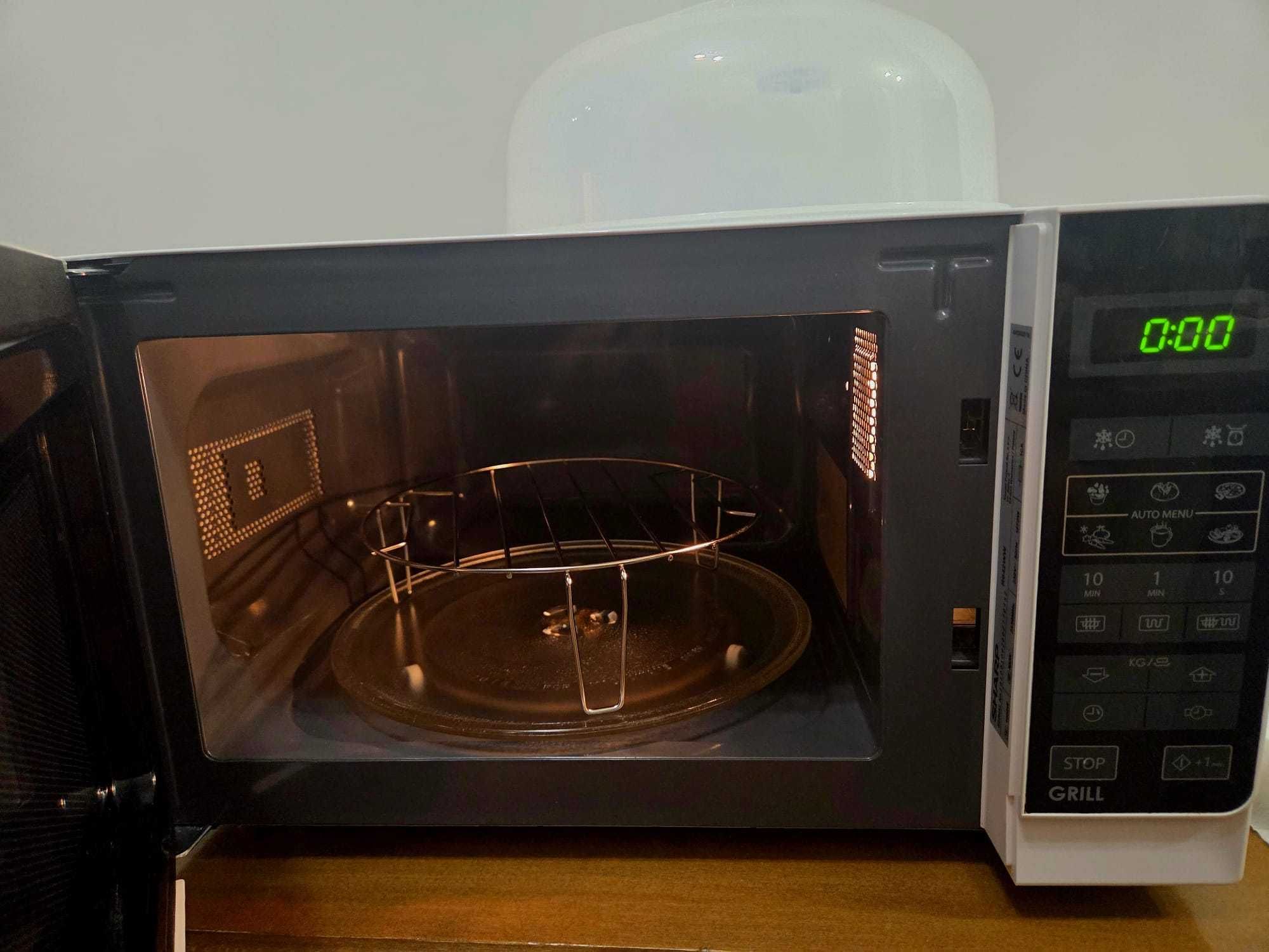 Cuptor microunde, Sharp model R-642