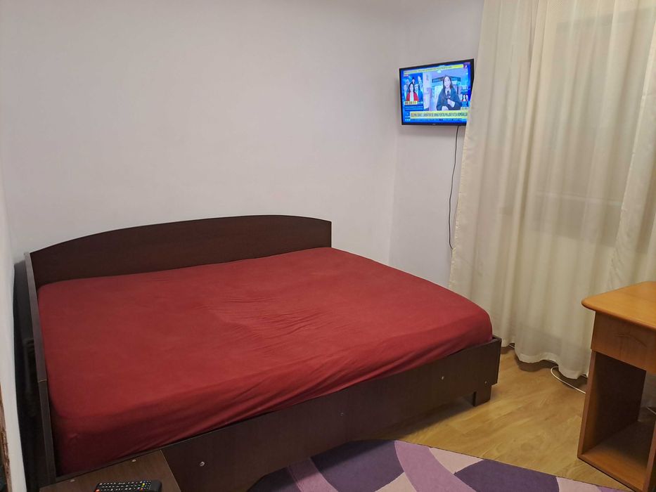 Închiriez apartamet cu 2 camere semidecomandat