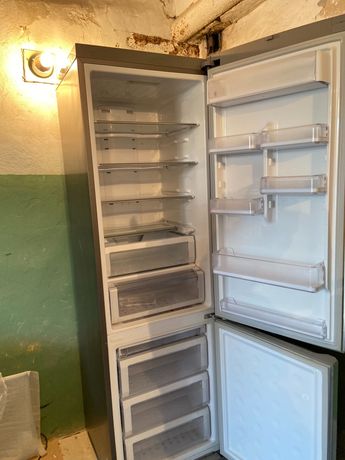 Холодильник самсунг очень в хорошем состоянии