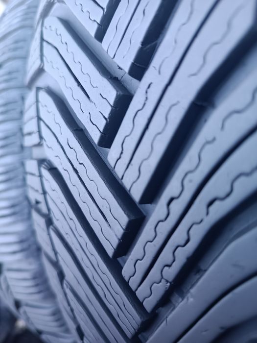 225/50/17 Michelin