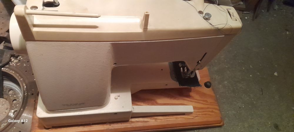 Домашна шевна машина