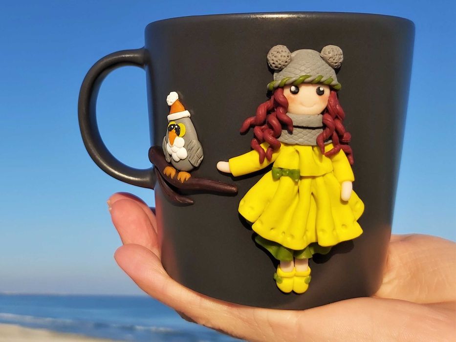 Cana handmade cadou cu figurina fetita din fimo