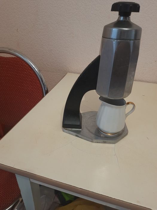 Продам кофеварку, которой 57 лет.