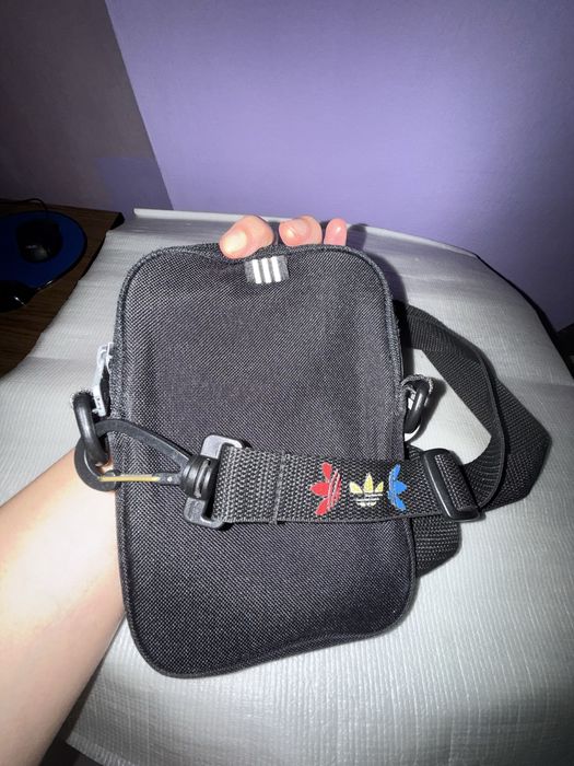 Gentuta de umar purtata dar in stare buna Adidas