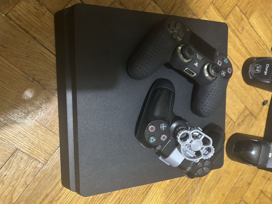 Playstation4 slim 2 controllere plus monitor