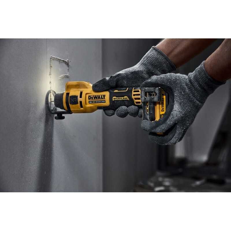 Акумулаторна фреза за гипсокартон DeWALT DCE555N, 18V