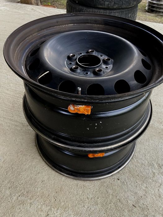 Vând jante originale BMW echipate cu senzori + capace