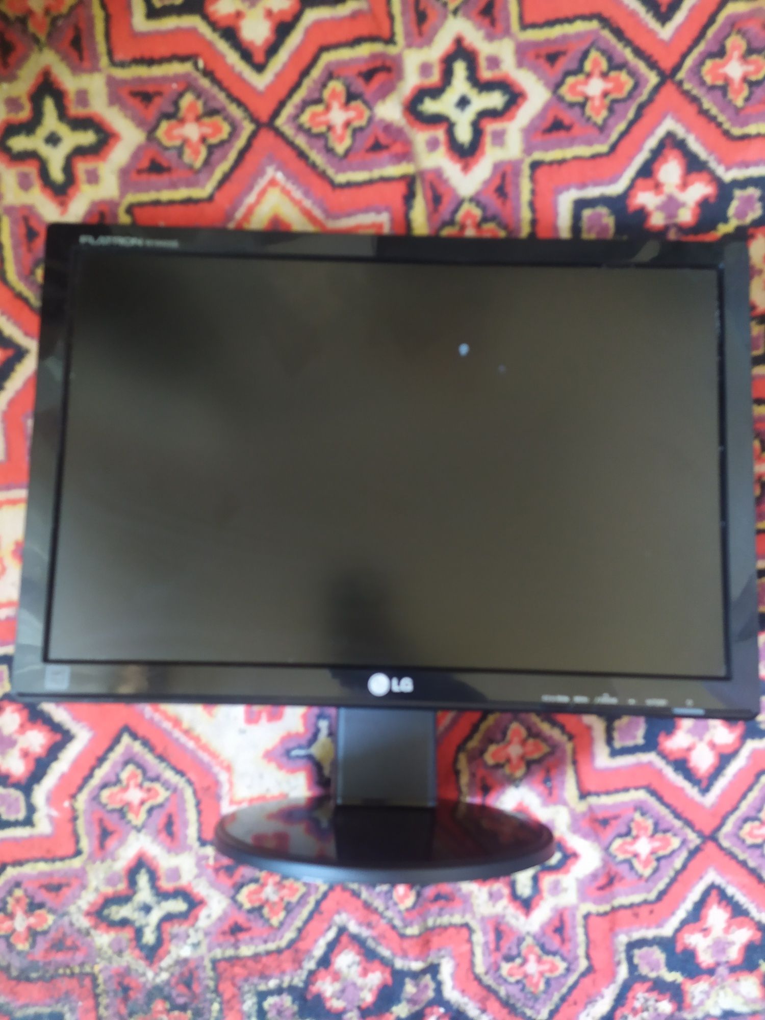 Продам мониторы LG 22 19 дюймов клавиатура Avtech KL23MU