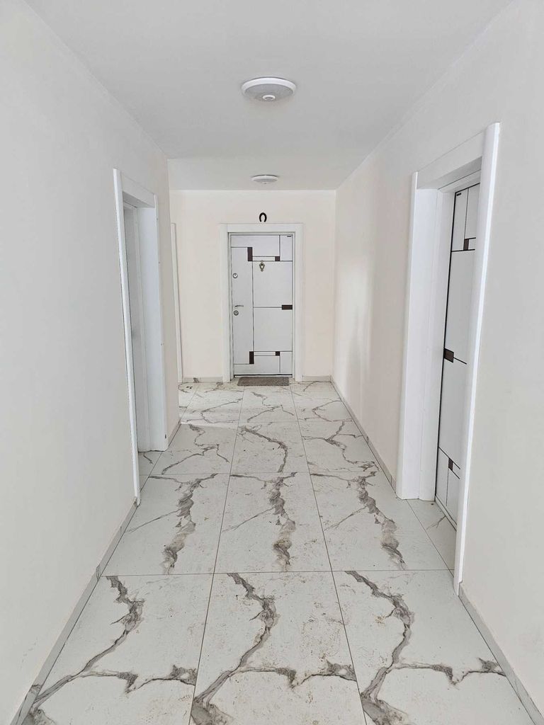 Продава се Тристаен апартамент в Велинград - 86 кв.м за 1551 €/кв.м - Снимка #16