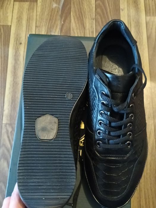 Vând Adidași Noi De Piele