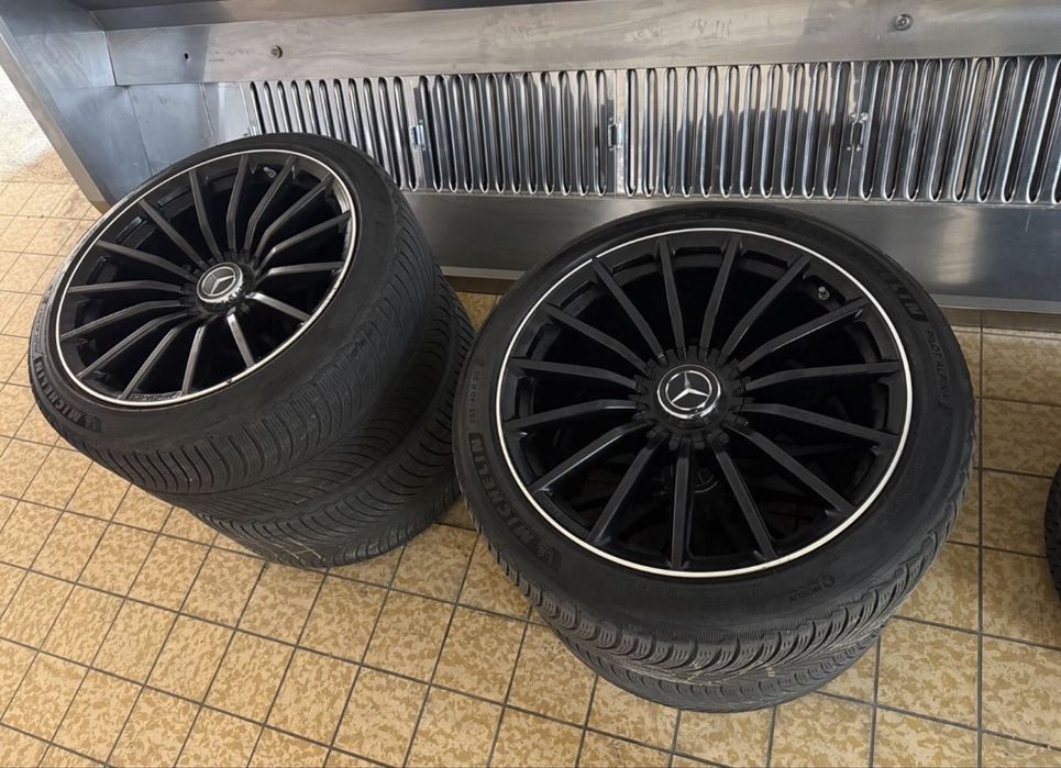 ОТИГИНАЛНИ 20' джанти за AMG GT с гуми