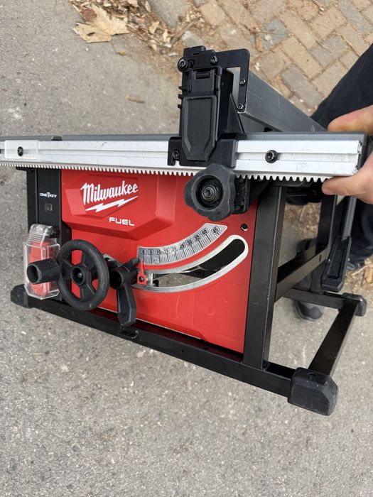 Circular milwaukee 18v baterii fts210