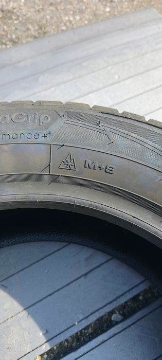 1 Buc. Good Year 215/60/16 Ultra Grip Performance +