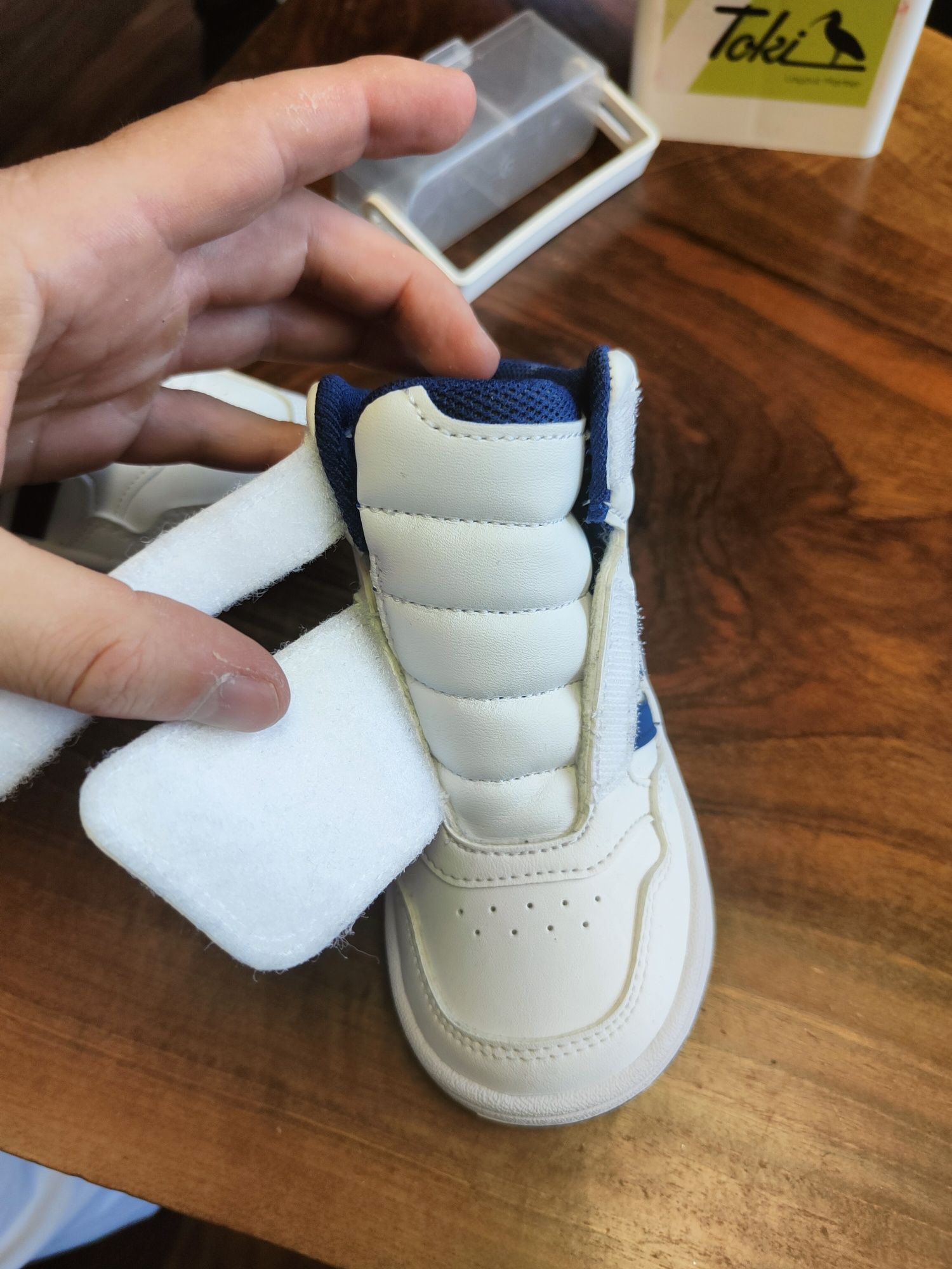 Бебешки високи кожени обувки маратонки Adidas размер 22, UK 5.5, 130 с