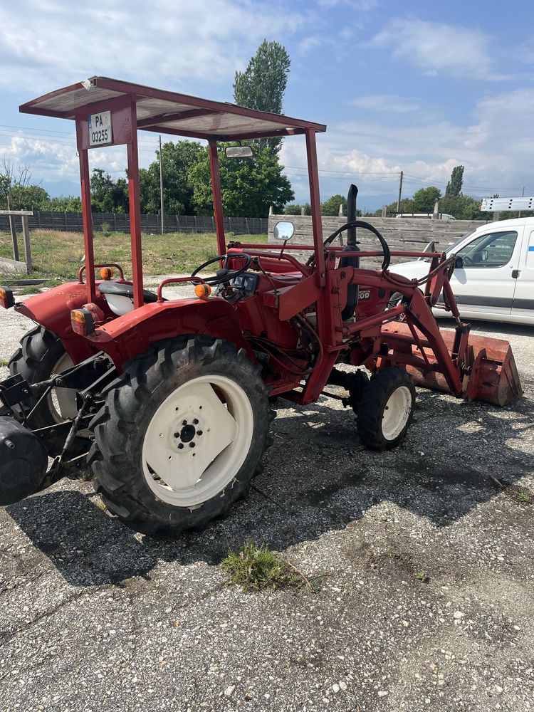 Трактор Yanmar 2220D с челен товарач