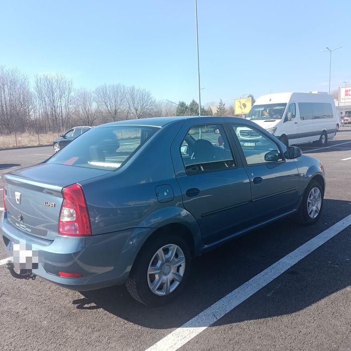Vând Dacia Logan