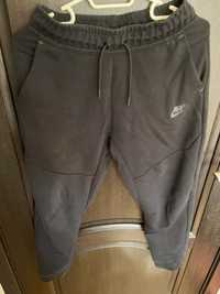 pantaloni nike tech