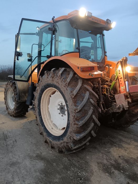 Vând tractor Renault 815