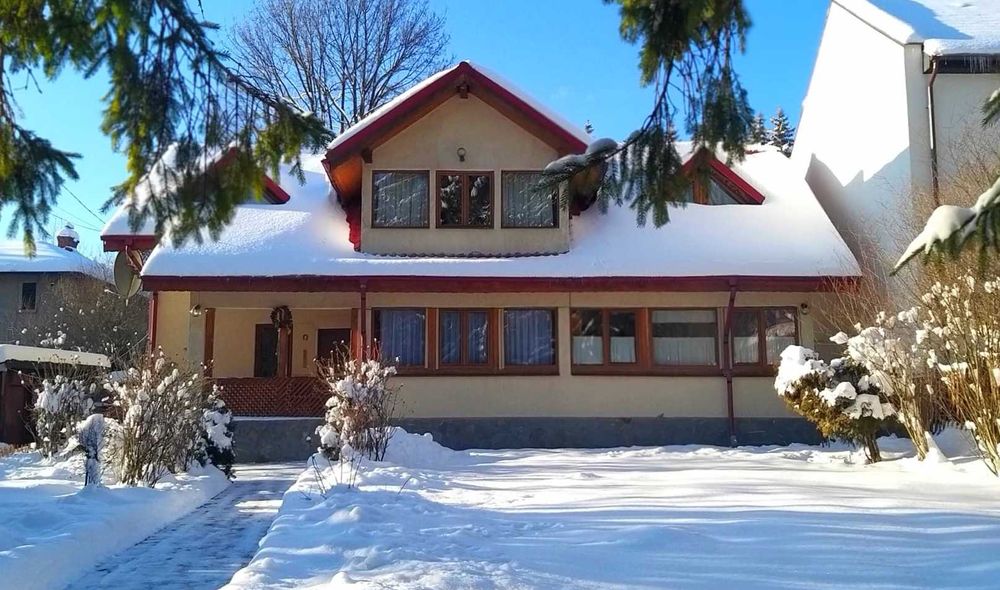 Casa si teren de vanzare, locatie ideala pentru investitie!