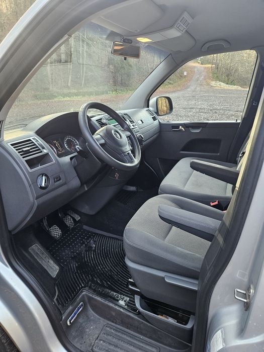 Volkswagen VW Caravelle T5 Facelift lung – 2013
2.0 TDI • 140 CP • 4MO