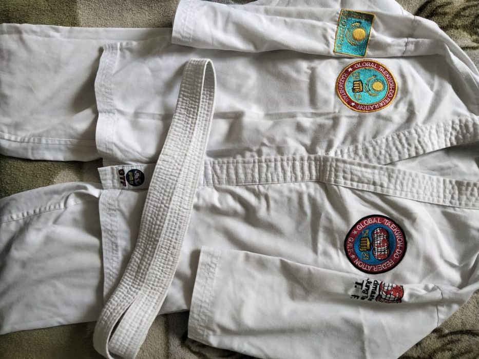 Продам кимоно для тэйк вандо рост 1,30 цена 10000.