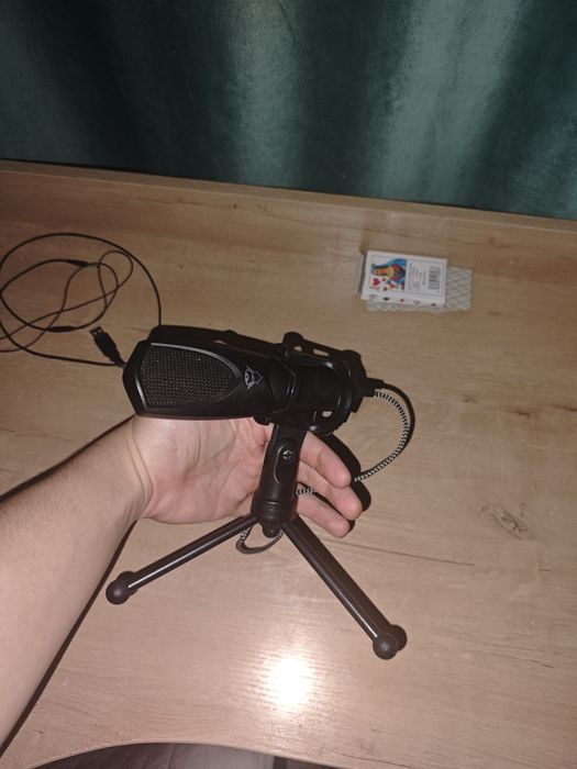 Продам микрофон Trust GXT 232