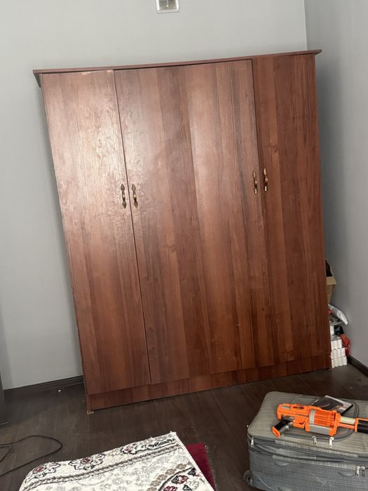 Shkaf holati zoʻr aybi yoʻq tez va arzon sotiladi