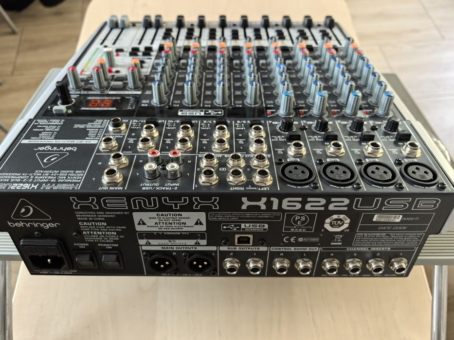 Mixer  Behringer