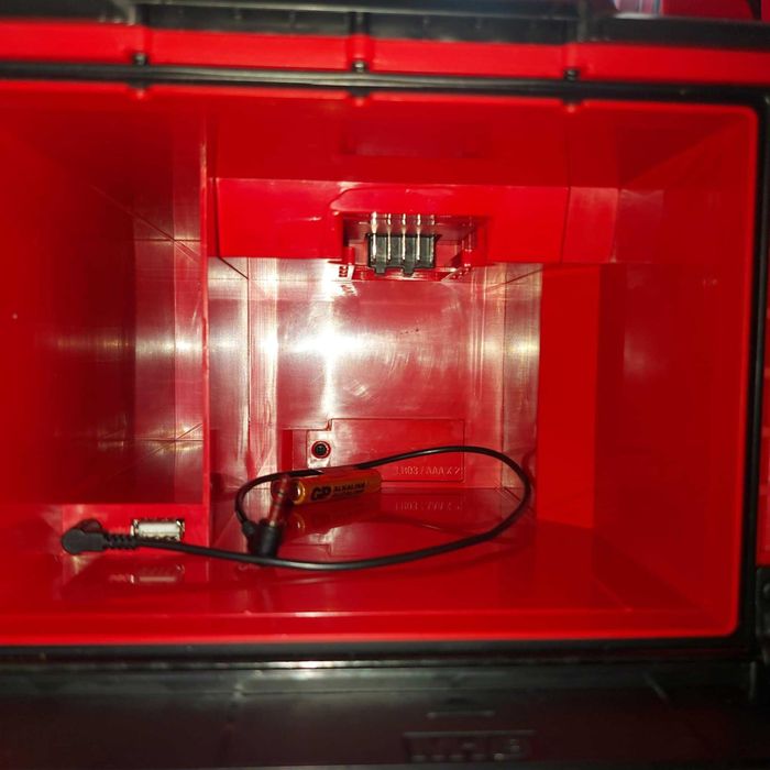 ПРОМОЦИЯ.Milwaukee M18 PRCDAB+-0 PackOut акумулаторно радио