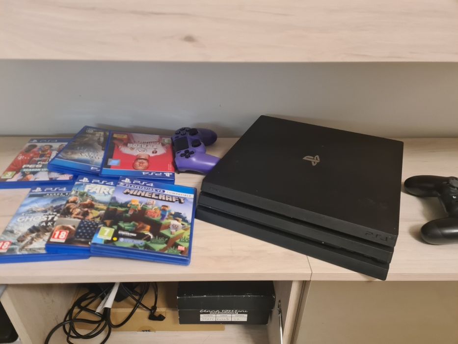 Ps 4 pro 1 TB.Много запазена
